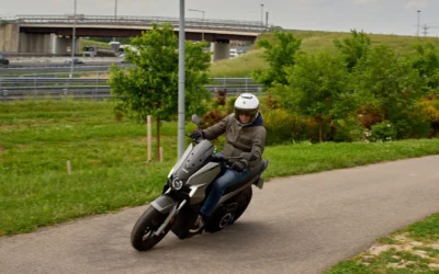 Silence S02: lo scooter elettrico che porta la ricarica in casa