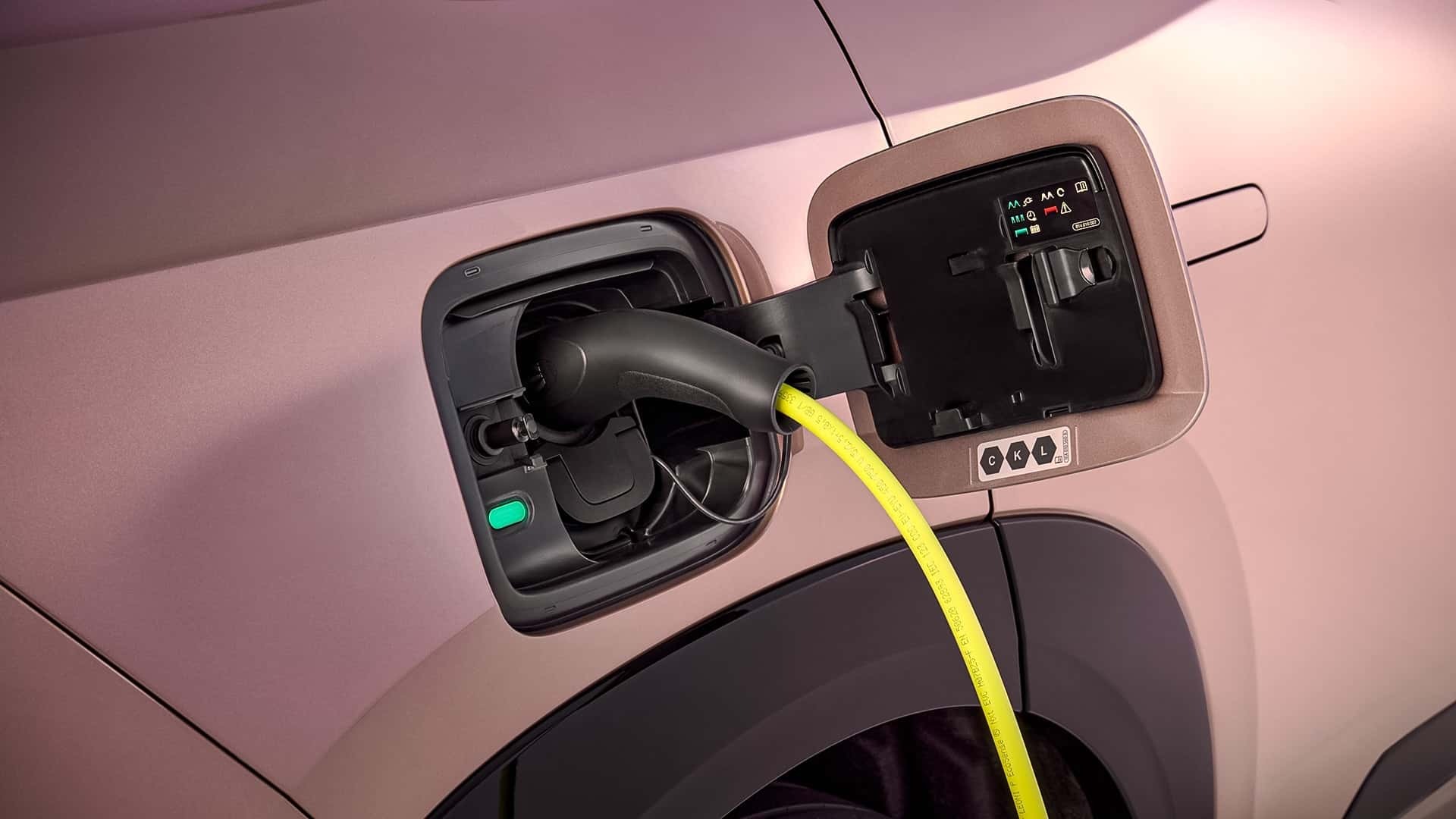 Škoda Peaq elettrica in fase di ricarica