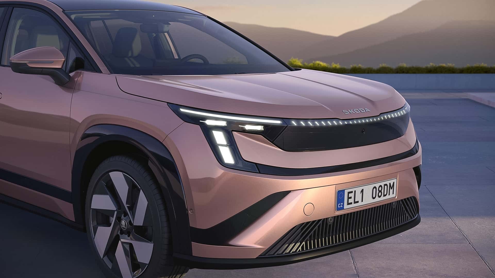 Škoda Peaq Sportline frontale con fari Matrix LED