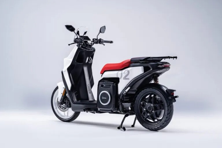 Silence S02, scooter elettrico con batteria estraibile disponibile da BGF Auto a Padova